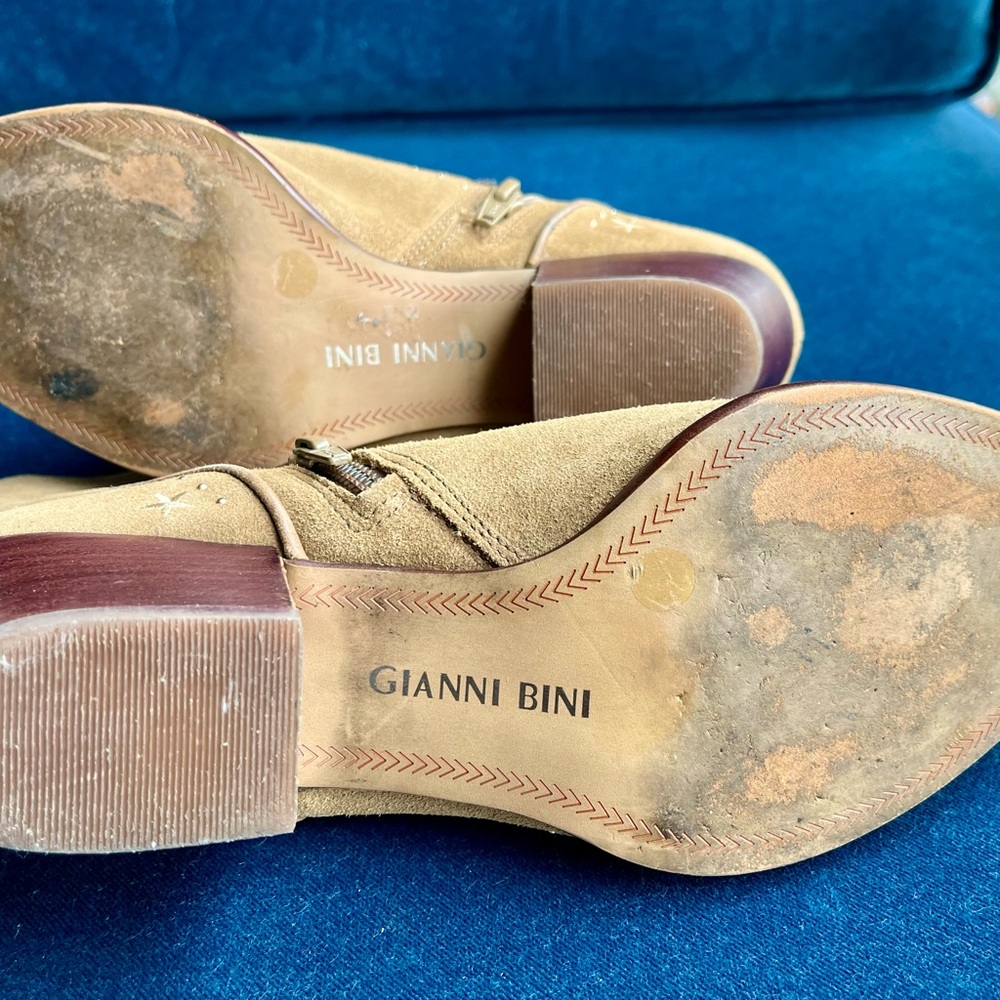 Gianni Bini Ramsie Bayside Taupe Suede Embroidered Floral Stars Ankle Boots 8.5 - Picture 6 of 6